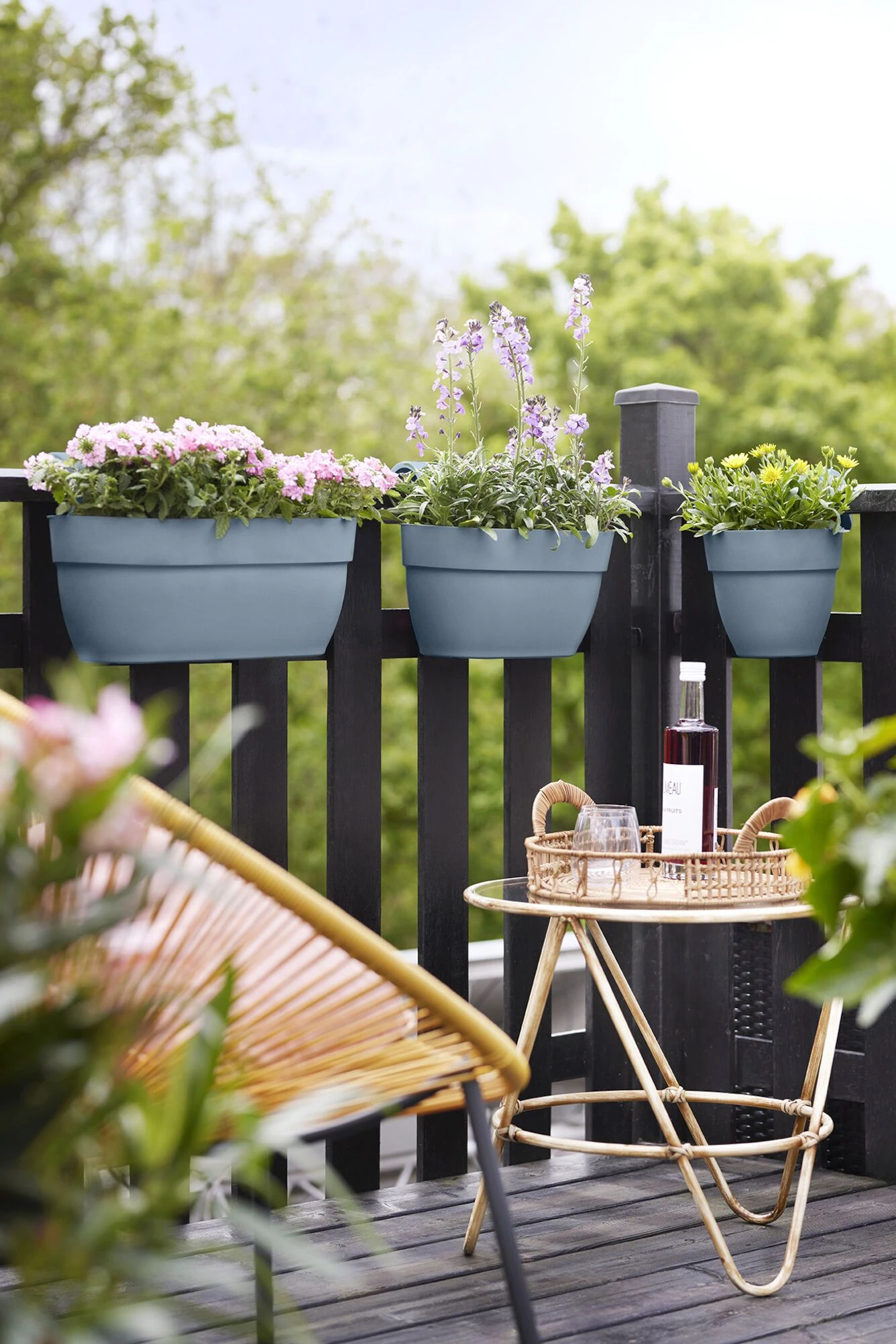 Elho Balkonbak Easy Hanger Vibia Campana Large - Vintage Blauw 8 Elho Balkonbak Easy Hanger Vibia Campana Large - Vintage Blauw - Afbeelding 8