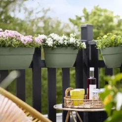 Elho Balkonbak Easy Hanger Vibia Campana Large - Pistachegroen 16 Elho Balkonbak Easy Hanger Vibia Campana Large - Pistachegroen -Boom Ziel Verkoop 8711904499808.in04