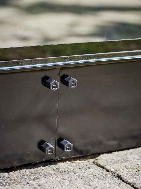 Halls Greenhouses Fundering Qube 106 - Zwart Gecoat 4 Halls Greenhouses Fundering Qube 106 - Zwart Gecoat - Afbeelding 4