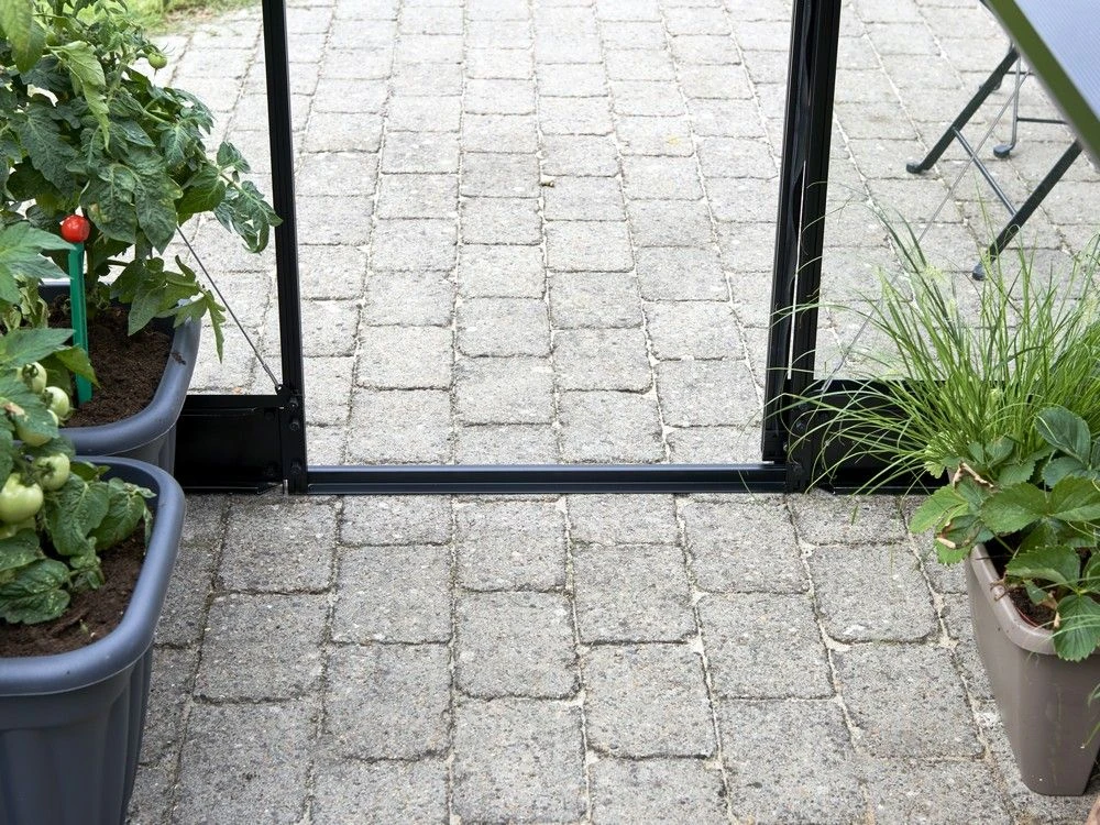 Halls Greenhouses Fundering Qube 106 - Zwart Gecoat 5 Halls Greenhouses Fundering Qube 106 - Zwart Gecoat - Afbeelding 5