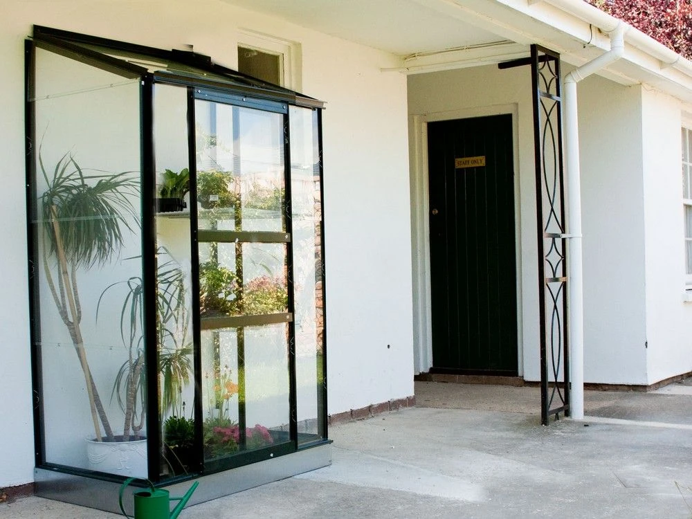 Halls Greenhouses Muurkas WG 42 - Groen Gecoat 1 Halls Greenhouses Muurkas WG 42 - Groen Gecoat