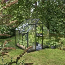 Halls Greenhouses Tuinkas Qube 66 - Zwart Gecoat 13 Halls Greenhouses Tuinkas Qube 66 - Zwart Gecoat -Boom Ziel Verkoop qube 66 zwart 2 8719214381660 tuinland