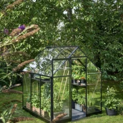 Halls Greenhouses Tuinkas Qube 66 - Zwart Gecoat 17 Halls Greenhouses Tuinkas Qube 66 - Zwart Gecoat -Boom Ziel Verkoop qube 66 zwart 6 8719214381660 tuinland